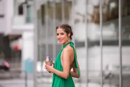 Vestido o mono: ¿cuál es tu look de invitada perfecta?