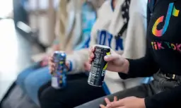 Zakaz sprzedaży napojów energetycznych dzieciom – co musisz wiedzieć?