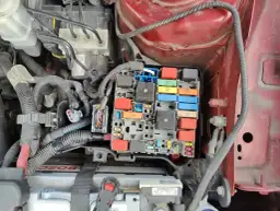 Bezpieczniki BMW E90 - Gdzie są i jak je wymienić bez problemów