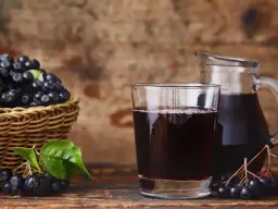 Sok z aronii: na co pomaga? Serce, odporność, wzrok i więcej!