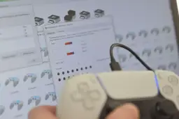 DualSense na PC kablem USB: Podłącz, graj i poczuj haptykę!