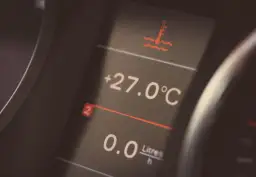 Ile wchodzi płynu do chłodnicy Audi A3? Sprawdź, by uniknąć problemów