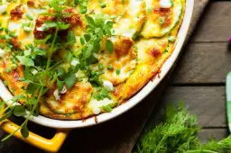 Zapiekanka z bakłażana, cukinii i ziemniaków - łatwy przepis na obiad