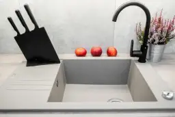 Zlew konglomerat czy granit - co wybrać, aby uniknąć rozczarowań?