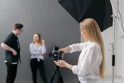 Rola makijażu i fryzury w udanej sesji portretowej dla profesjonalistów