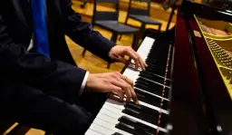 Dlaczego koncerty chopinowskie są tak wyjątkowe i wciąż przyciągają tłumy?