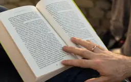 Najczęściej czytane książki w Polsce – odkryj, co czytają Polacy