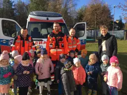 Zajęcia z ratownikiem medycznym w przedszkolu, które ratują życie dzieci