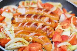 Co na obiad z kiełbasą? Pyszne przepisy, które zaskoczą smakami