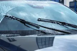 Mycie wycieraczek: Koniec ze smużeniem! Lepsza widoczność