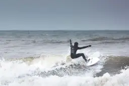 Jak powstają fale na Bałtyku? Odkryj tajemnice ich formowania