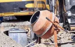 Betoniarka 150l: Ile betonu uzyskasz? Proporcje i błędy