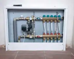 Jak wyłączyć ogrzewanie podłogowe? Proste sposoby na uniknięcie problemów