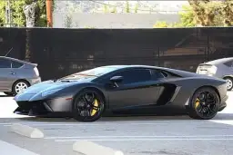 Kim Kardashian i lamborghini aventador: luksusowy prezent dla Kanye Westa