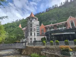 Borjomi w Gruzji: Odkryj atrakcje i ciekawe miejsca w uzdrowisku