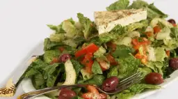 Idealne sałatki do steka, które podkreślą smak Twojego dania