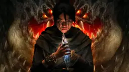 Postać z kryształem w dłoniach na tle smoczej paszczy z płonącymi oczami.