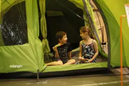 Namiot trekkingowy: Jak wybrać idealny i nie żałować?