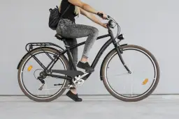 Jak dobrać wysokość siodełka w rowerze, aby uniknąć bólu i kontuzji