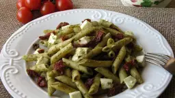 Penne z suszonymi pomidorami: proste przepisy, które zachwycą smakami