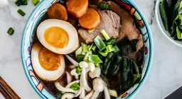 Jak zrobić zupę ramen w domu - proste przepisy i porady