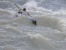 Kajakarstwo górskie w Polsce: Odkryj dzikie rzeki i bezpieczny start