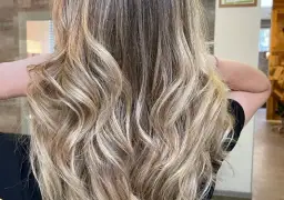 Stufenschnitt lange Haare: Mehr Volumen & Bewegung | Dein Guide