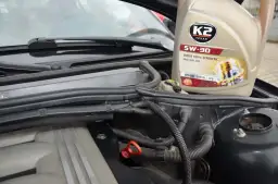 Jaki olej do silnika wybrać i jak właściwie go stosować w aucie