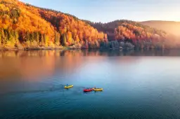 Spływ kajakowy Skrwa: najlepsze trasy, porady i niezapomniane widoki