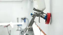 Jaki pistolet do malowania samochodu? Wybierz idealny lakier!