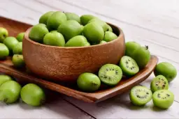 Jak uprawiać mini kiwi: proste sposoby na zdrowe i smaczne owoce