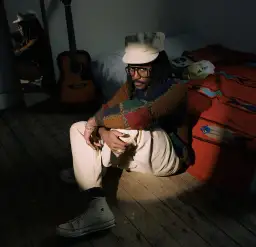 Seye Adelekan z Gorillaz ujawnia sekretne supermoce Damona Albarna
