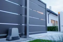 Jakie szpilki do bramy przesuwnej wybrać, aby uniknąć problemów?