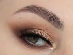 Makijaż na wesele: sekrety trwałego looku, który zachwyci!