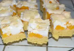 Jak przygotować dietetyczne ciasto z brzoskwiniami: przepis bez wyrzeczeń