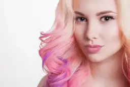 Czy toner się zmywa? Odkryj, jak długo utrzymuje się kolor włosów