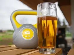 Czy biorąc kreatynę można pić alkohol? Unikaj negatywnych skutków