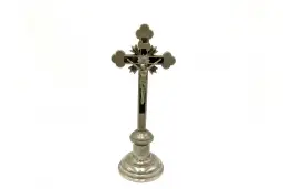 Stary krzyż metalowy? Odkryj godne opcje i uniknij profanacji