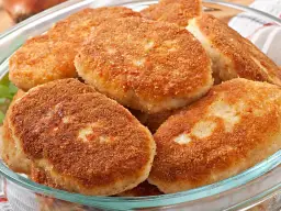 Kotlety jajeczne w panierce, pyszny sposób na to, co można zrobić z ugotowanych jajek.