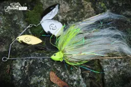 Metalowe przynęty na szczupaka: Jak łowić więcej?