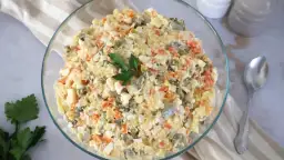 Jak zrobić sałatkę jarzynową – łatwy przepis na pyszne danie na każdą okazję