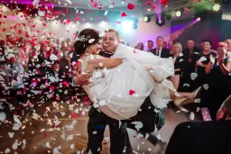 Jak tańczyć w sukni rybce: unikaj najczęstszych błędów i potknięć