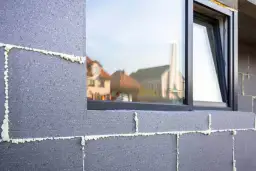 Styropian grafitowy 15 czy biały 20: Który wybór jest lepszy dla izolacji?