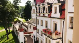 Hotel Podewils Zamek Rycerski w Krągu - historia, noclegi i atrakcje