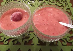 Szybki i prosty koktajl z mrożonych truskawek na upalne dni