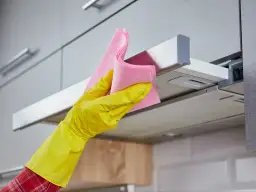 Skuteczne czyszczenie filtra aluminiowego w okapie: 4 sprawdzone metody