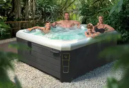 Idealne baseny i jacuzzi z hydromasażem dla rodzinnej relaksacji