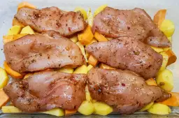 Ile piec filety z kurczaka w piekarniku, aby były soczyste?