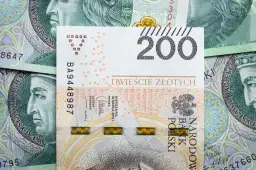 Polskie banknoty 200 zł. Zastanawiasz się, ile gotówki można mieć przy sobie w samolocie?