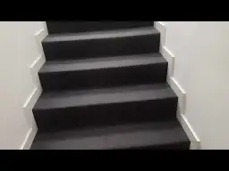 Jak zamocować chodnik na schodach, aby uniknąć niebezpieczeństw?